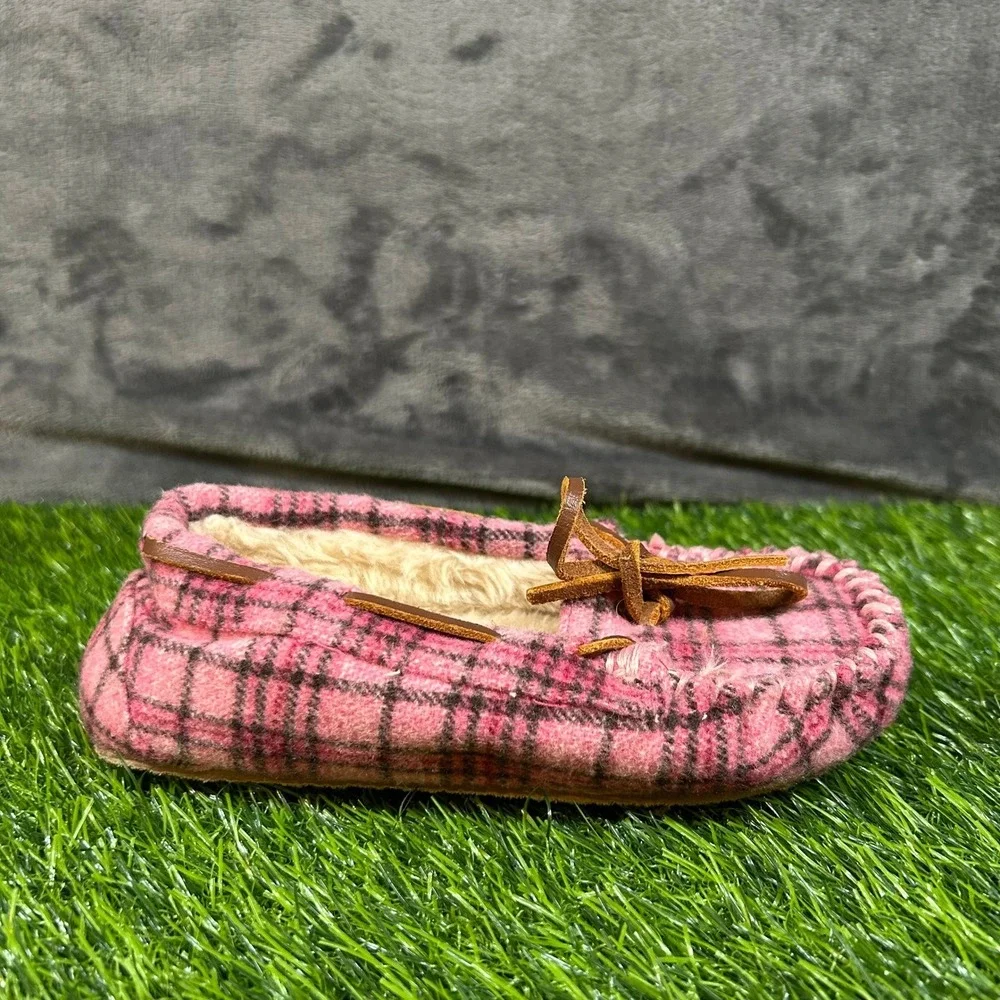 Minnetonka Cally Slipper Kids Size Twelve Pink Plaid Faux Fur Lined Moccasin